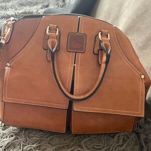 Dooney Burke purse
Gently used- back zipper broken